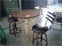 Barrel Table w/2 chairs