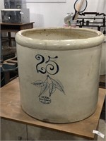 RED WING UNION STONEWARE  25 GAL CROCK
