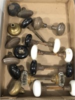 ANTIQUE DOOR KNOBS W/ HARDWARE