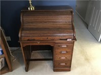 Antique Oak Roll Top Desk w/5 Drawers & Compartmen