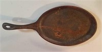 Unmarked cast iron griddle / fajtia pan