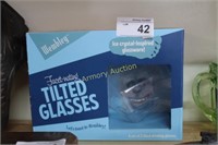 TILTED GLASSES IN BOX