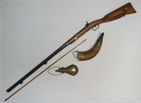EARLY 19THC. MUZZLE LOADING FOWLER W/ POWDER HORN