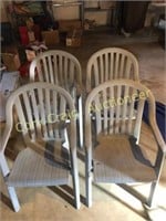 (4) plastic patio chairs