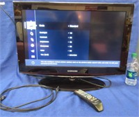2009 samsung flat panel tv & remote (26 inch)