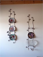 TWO (2) WALL PLATE DISPLAYS W/DECORATIVE PLATES