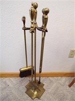 HEAVY FIREPLACE TOOLS W/STAND