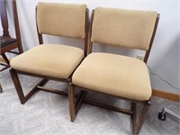PAIR OF WOODEN CHAIRS W/UPHOLSTERED SEAT
