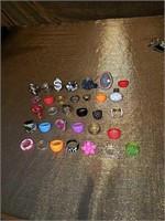 Collection of 40 pieces of costume jewelry