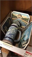 BOX OF VINTAGE COLLECTIBLE CHICAGO TOURIST ITEMS