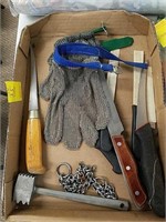 Knives, metal gloves