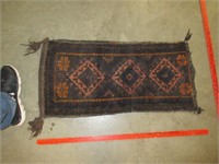 old persian wool throw rug (17in x 34in)