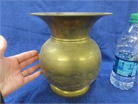 vintage solid brass spittoon - 8in tall