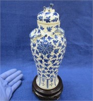 rare old chinese porcelain ginger jar & lid (10in)