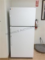 GE REFRIGERATOR FREEZER