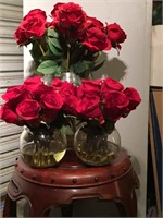 Set(3) decorative roses in glass vase