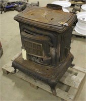 Parlor Wood Stove w/Stand, Approx 26"x31"x22"
