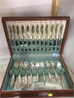 ROGERS BROS SILVERPLATED FLATWARE WITH CHEST
