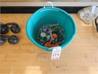 LOT, ASSORTED RUBBER COATED DUMBBELLS (2-6 LBS)