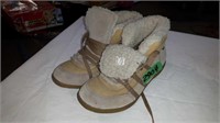 LADIES SIZE 8 GREY & YELLOW LINED BOOTS B.U.M.