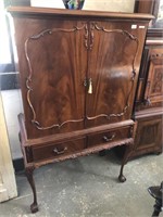 CHIPPENDALE COCKTAIL CABINET