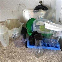 Tupperware Shaker & Asst Plasticware