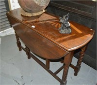 Good vintage oak dropside gateleg table,