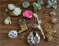 Ladies jewelry, brooches, lapel pins