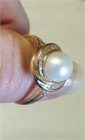 Ladies gold ring with Pearl and Diamonds