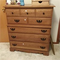 Dresser with 5 drawer  No contents