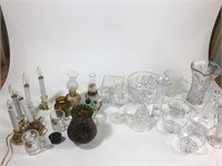 Lot: assorted glassware and small lamps