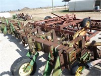 JD 845 12 ROW FOLDING CULTIVATOR