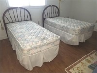 Thomasville Twin Bed Set, Mattresses