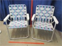 pair of nice folding lawn chairs (blue-white)