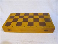 Chess set in wood box, brown/tan squares