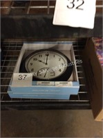 1 LOT 2 CLOCKS