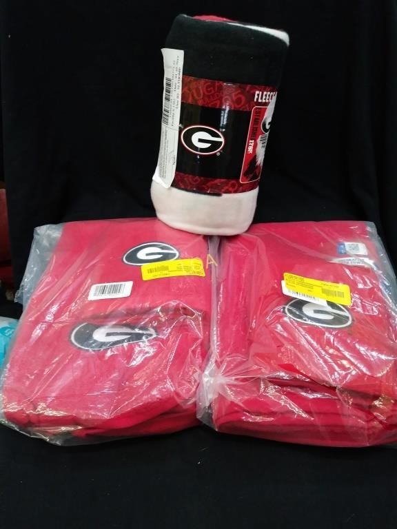 Huge NEW merchandise auction with great variety!!    LOOK!