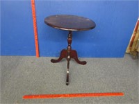 small pedestal stand (23in tall)