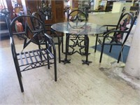 PAINTED METAL TEXAS STAR TABLE AND FOUR CHAIRS