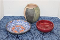 SELECTION OF BOWLS AND VASE