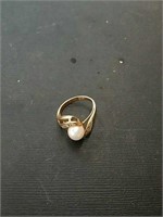 14 karat gold ring with one Pearl and 10 di