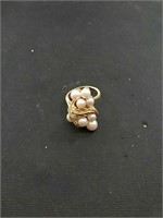 14 karat gold ring with pearls and small diamond