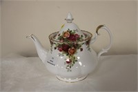 Royal Albert 'Country Roses'  tea pot.
