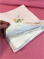 6 Beautiful Floral Embroidered Linens / Napkins