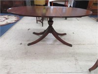 ANTIQUE MAHOGANY DUNCAN PHYFE DINING TABLE WITH