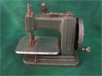 BETSY ROSS SEWING MACHINE - 7.5X6X4 IN