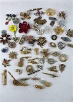 Lot of brooches- vintage
