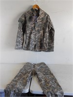 Brand new military camouflage uniform set ~ small
