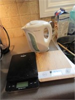Kitchen scales and electric kettle