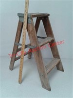 2 foot wood step ladder